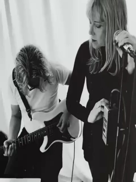 VIERNES a medianoche